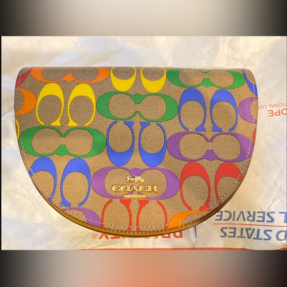 Coach ‘22 Pride collection - Picture 2 of 2